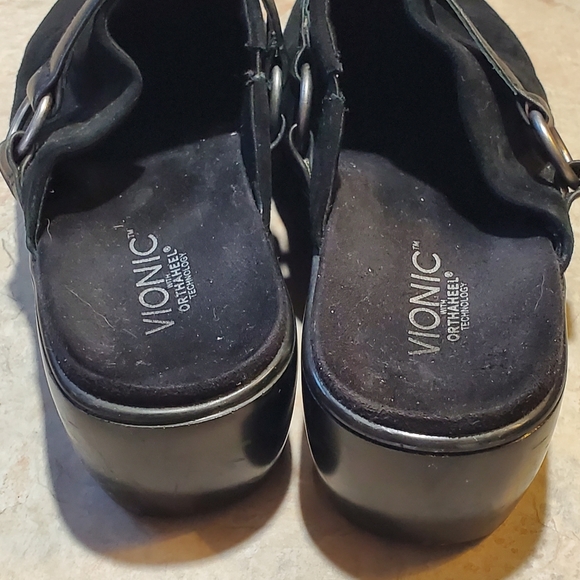 Vionic Black Clog shoes size 9 - Picture 3 of 7